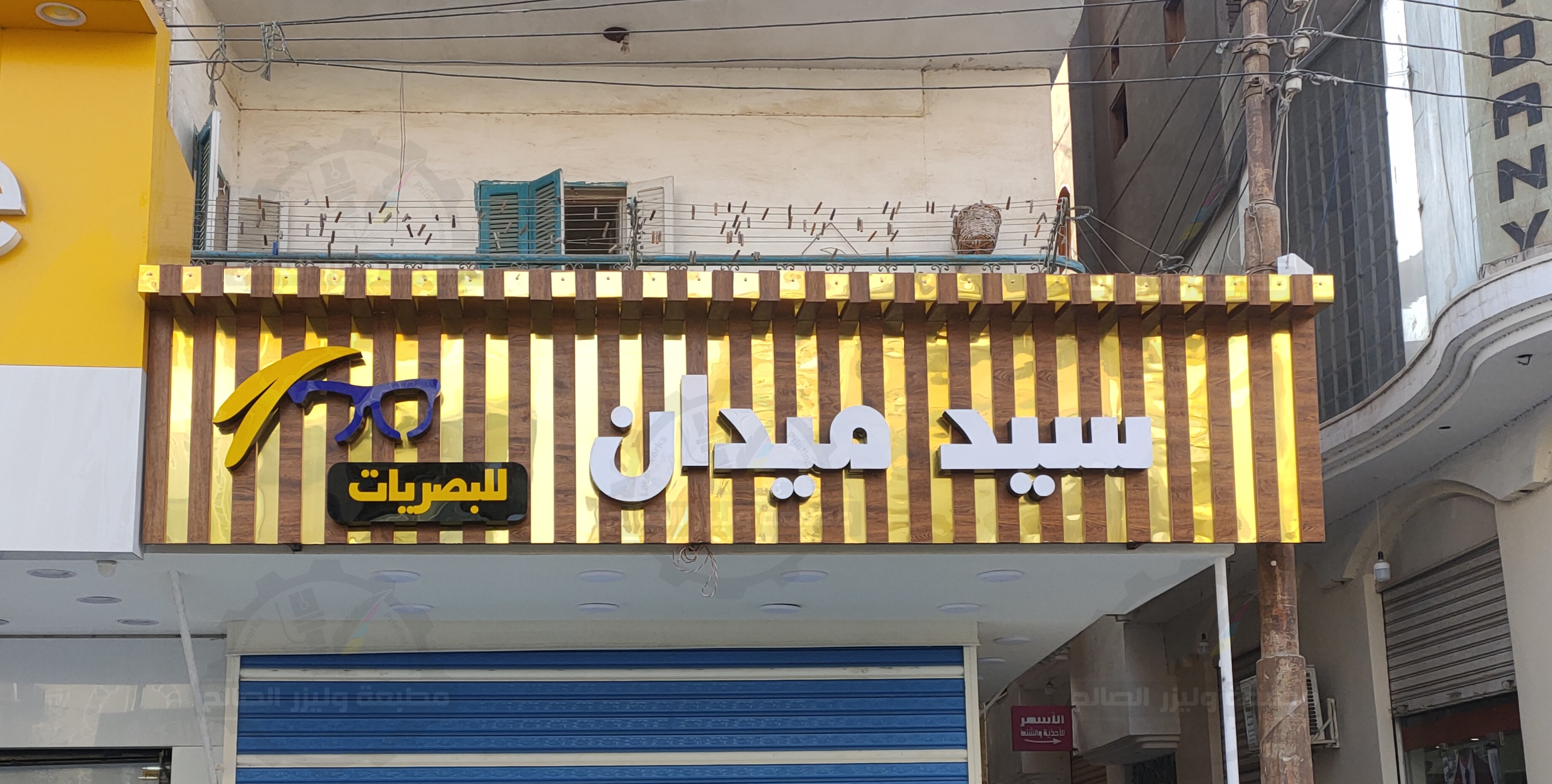 حروف بارزة على واجهة كلادينج فى خشب
